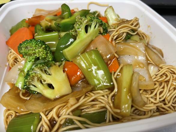 Mixed Vegetable Lo-Mein 什菜捞面